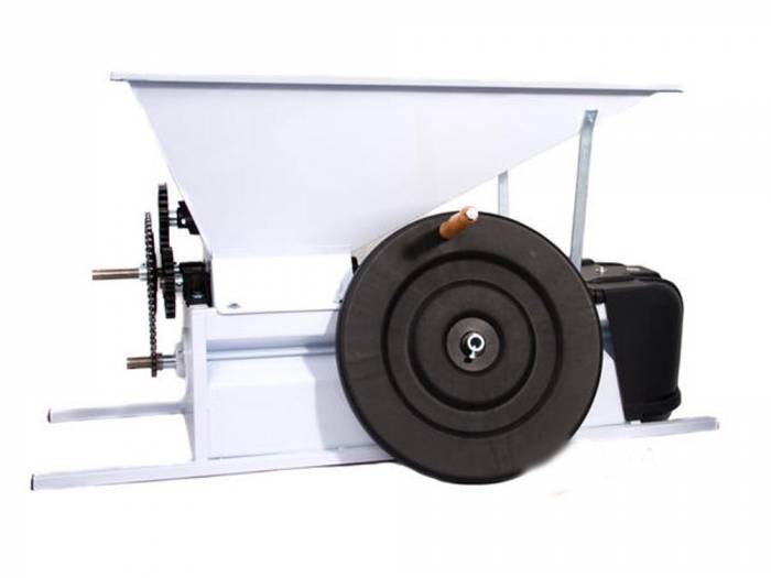 Дробилка гребнеотделитель для винограда мод.DMA