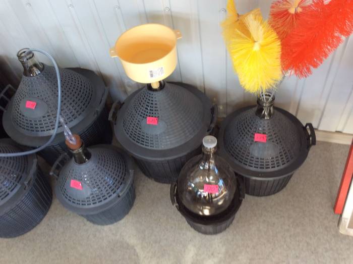 Купити Купити Бутиль скляний прозорий з кошиком 10 л Гімалаї в Україні в Україні