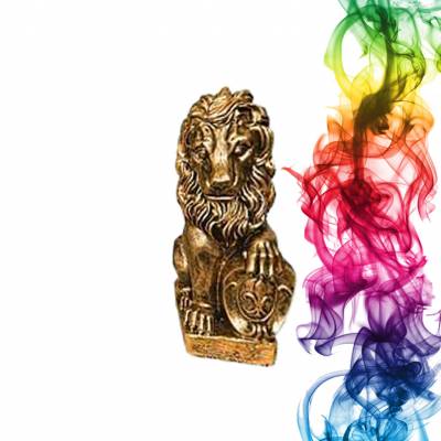 Садовая фигура купить Лев с правым щитом высота 40 см слива