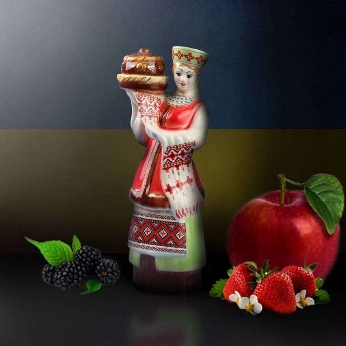 Бутылка "Украинка с хлебом" керамическая 1 л
