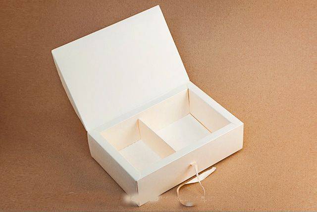 Коробочка Шанталь с ленточкой