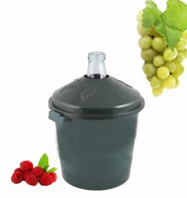 Бутыль для вина в пластиковой зеленой корзине 10 литров Нивы