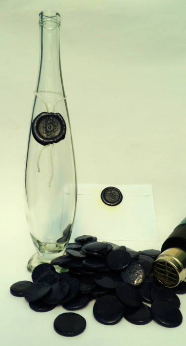 Таблетки из темно-синего сургуча диаметром 45 мм 1 1