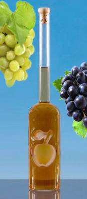 Бутилка з яблуком