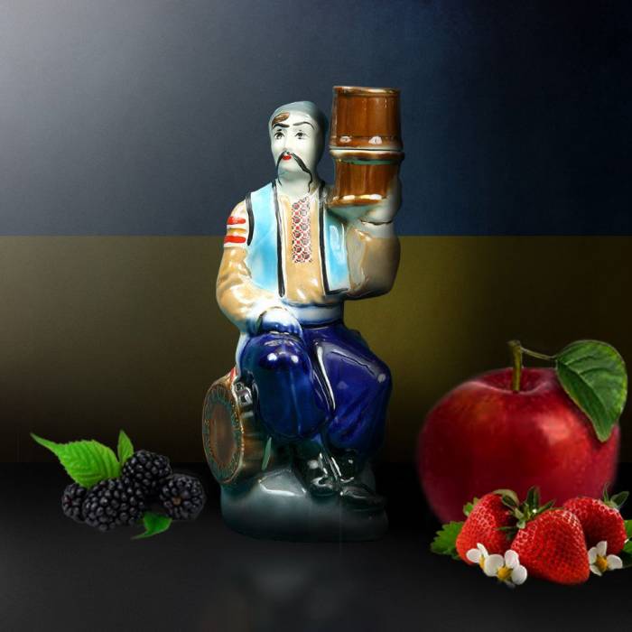 Сувенирная бутылка "Казак с бочкой" 0,7 л