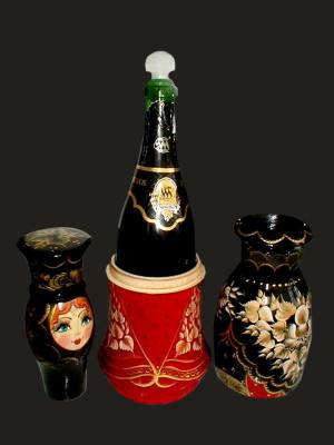 Матрешка "Попадья" можно использовать как футляр для бутылки; ручная роспись 