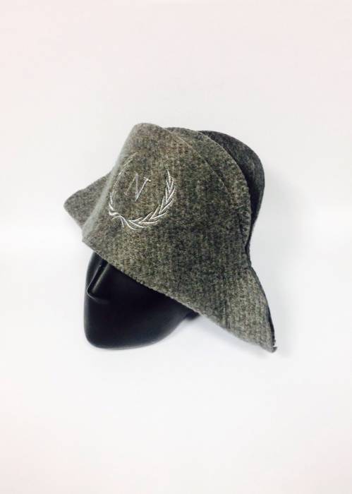 Стильная шапка Наполеон для бани с вышивкой. Купить в Киеве