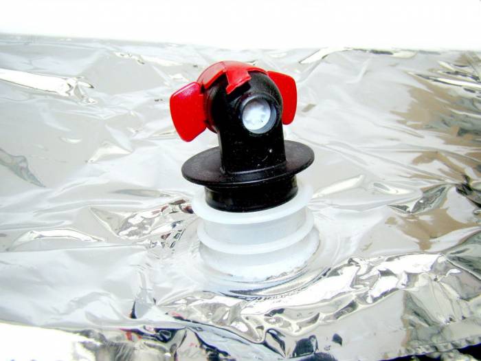 Бэг-ин-бокс для транспортировки вина и пива