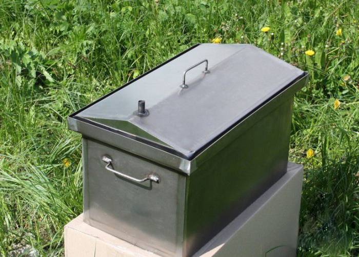 Коптильня для горячего копчения с крышкой "Домик" Канберра