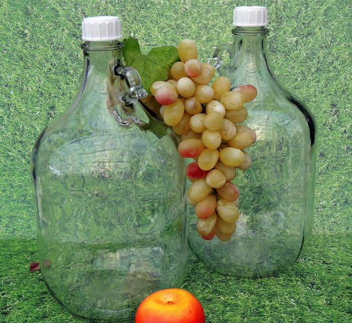 Сулея Неаполь с ручкой на 5 литров в комплекте с пластиковой крышкой