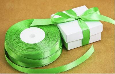 Лента салатового цвета для упаковки подарков