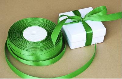 Зеленая атласная лента 12 мм