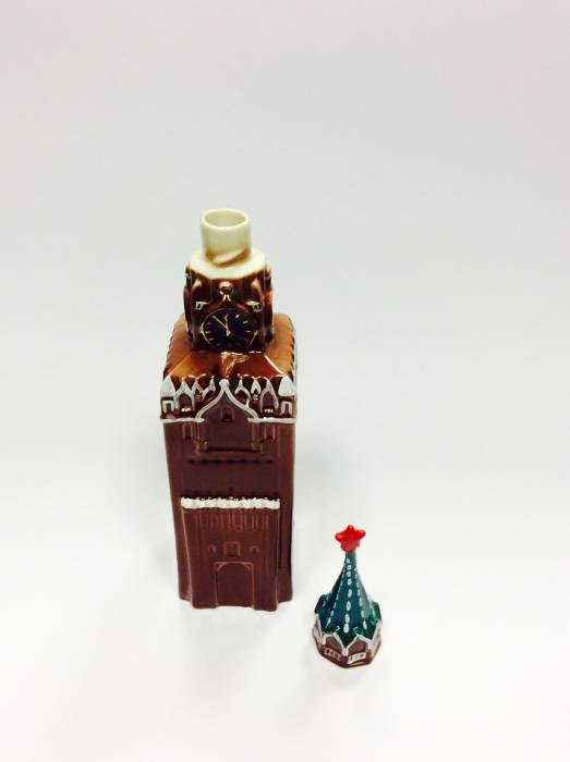 Кремлевская башня - бутылка керамическая 0.75 литра. Купить оригинальный подарок в Новогоднюю ночь