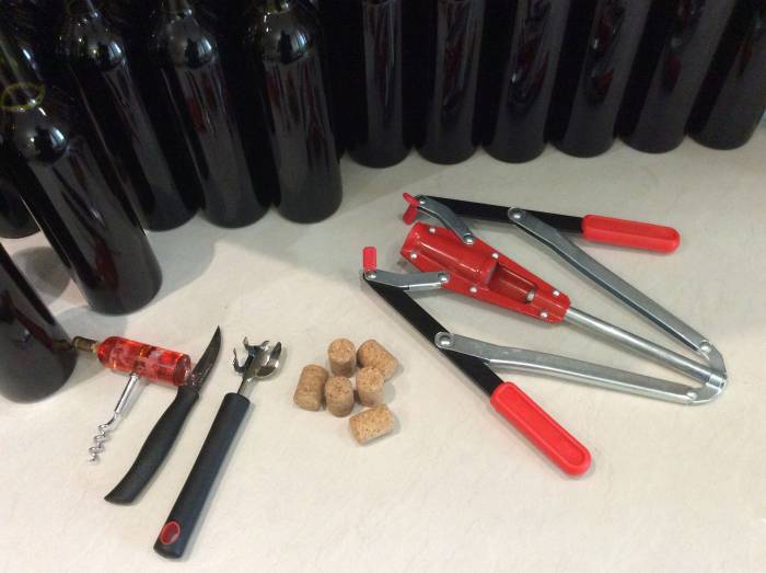 Купити Купити Купить алюминиевые колпачки с резьбой 28х18 мм Синий для винтовых бутылок Вилла в Україні в Україні