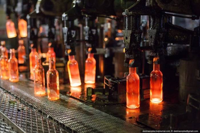 Купити Купити Купить алюминиевые колпачки с резьбой 28х18 мм Синий для винтовых бутылок Вилла в Україні в Україні