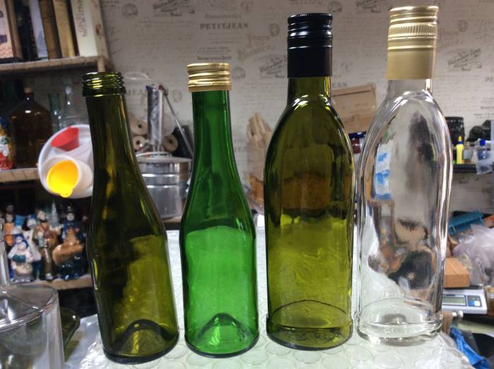 Купити Купити Купить алюминиевые колпачки с резьбой 28х18 мм Синий для винтовых бутылок Вилла в Україні в Україні