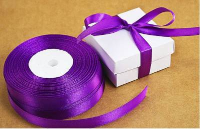 Атласная фиолетовая лента для декорирования