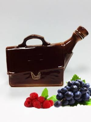 Бутылка в новом оформление формы мужского портфеля 1 литр