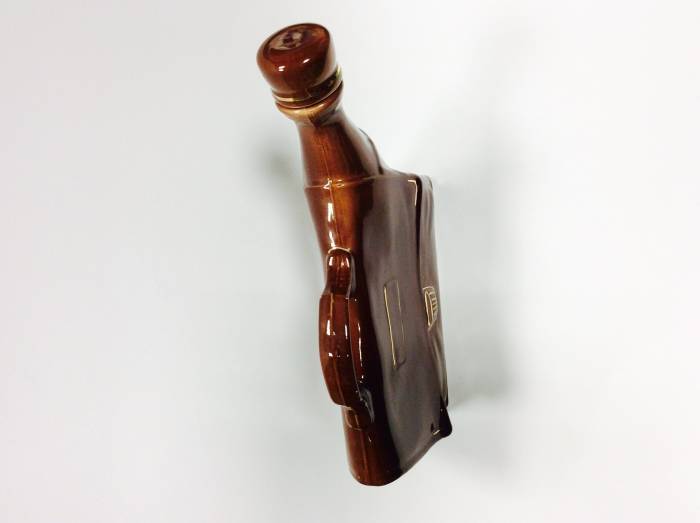 Бутылка в новом оформление формы мужского портфеля 1 литр