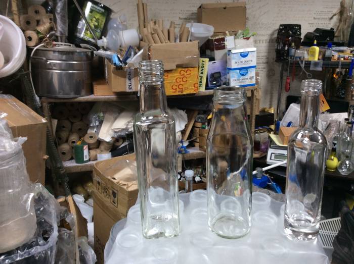 Купити Купити Колпачок алюминиевый для сильно газированных напитков типа Боржом, с нижней пластиковой юбкой, выдерживает давление до 9 бар. в Україні в Україні