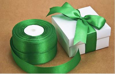 Лента атласная ширина 25 мм зеленого цвета