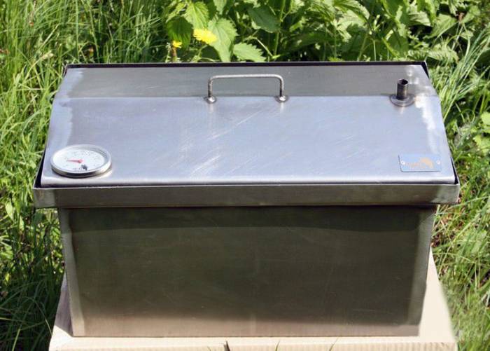 Коптильня для  горячего копчения с крышкой "Домик" с термометром Киев