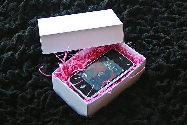 Праздничная коробочка Мидл белая