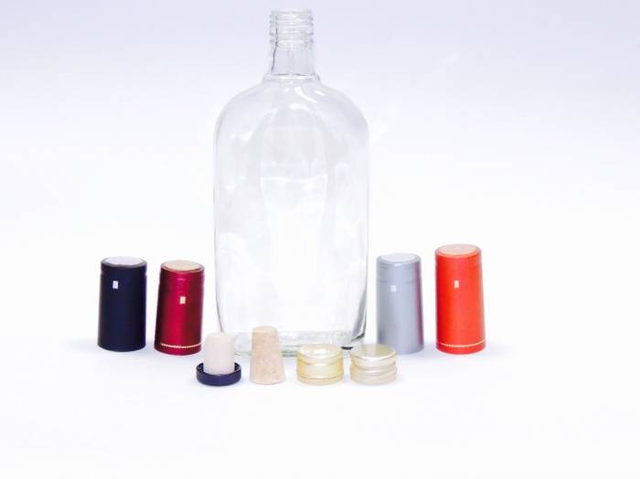 Плоская стеклянная бутылка под винт Казань объем 0,5 литра