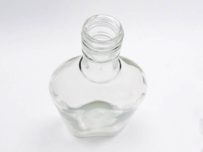 Плоская стеклянная бутылка под винт Казань объем 0,5 литра