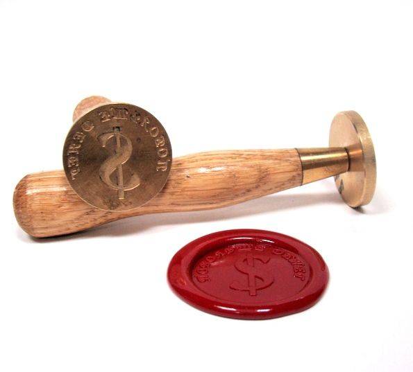 Печать под сургуч диаметром 30мм с логотипом валюты и пожеланием побольше денег. Аренда печати под сургуч.