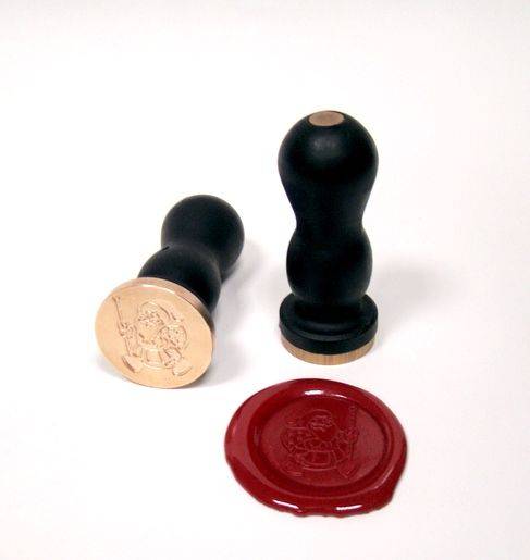 Печать для сургуча  с изображением деда мороза идущего с подаркам