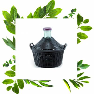 Сулея с крышкой в пластиковой корзине 10л Яссы