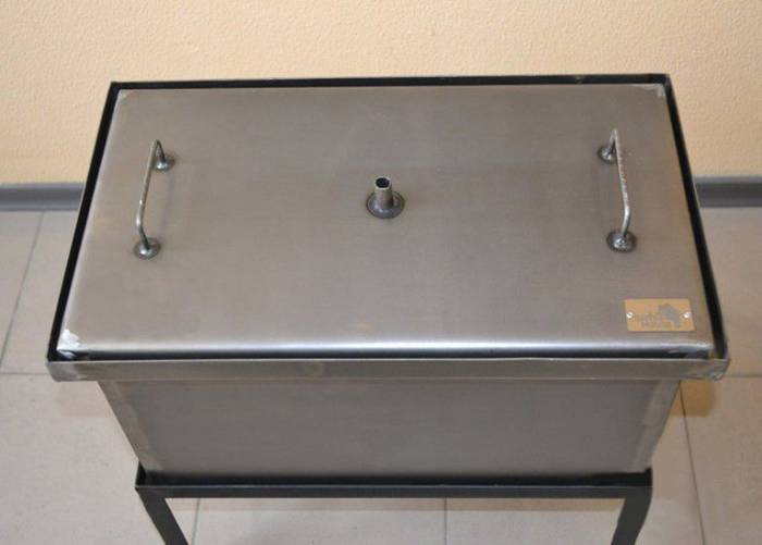 Коптильня горячего копчения двухъярусная с гидрозатвором Копенгаген