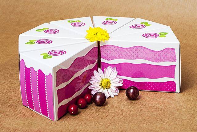 Коробочка свадебная в виде кусочка торта